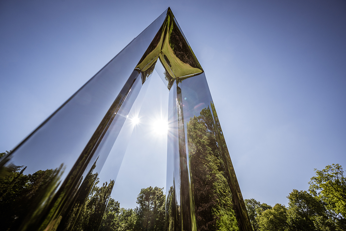 modern inflated steel sculpture by Zieta studio placed in nature